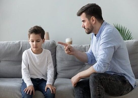 سبک مستبدانه فرزندپروری